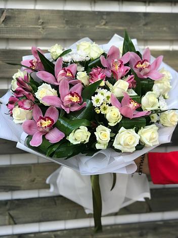 Букет цветов из: Розы и Хризантемы в Межгорье