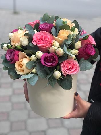 Цветочная композиция из Розы в шляпной коробке в Межгорье