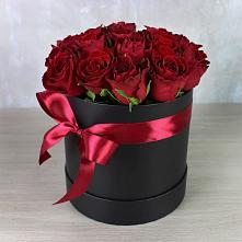 Цветочная композиция из Розы в шляпной коробке в Межгорье