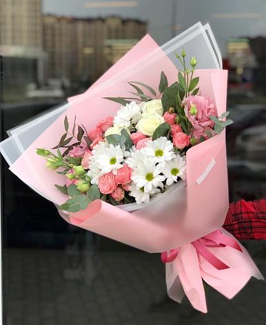 Букет цветов из: Розы, Лизиантусы и Хризантемы в Межгорье